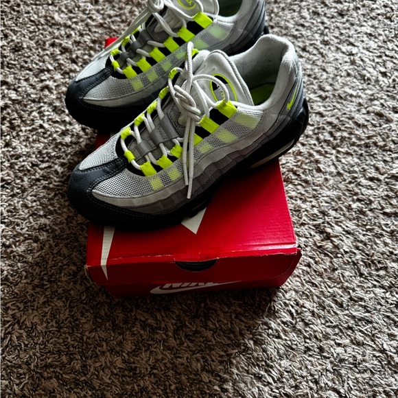 Nike Men’s Air Max 95 in Gray and Volt….unisex , woman’s 7.5
Men’s 6 - Picture 4 of 6